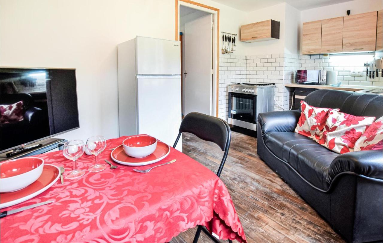 Awesome Home In Saint-Sever-Calvados With Kitchen 외부 사진